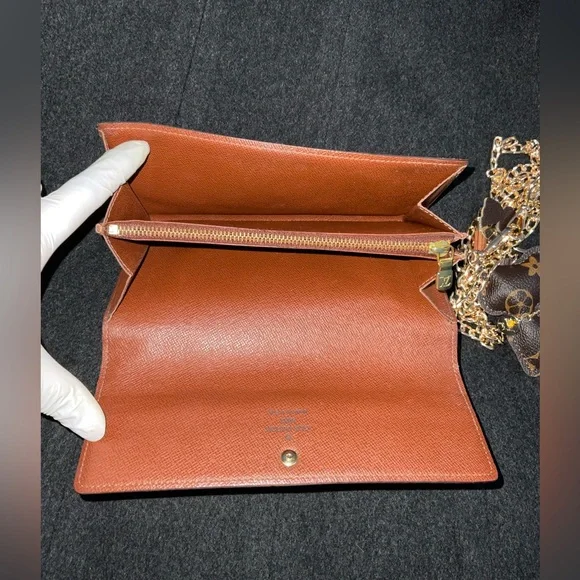 ✅AUTHENTIC LOUIS VUITTON WALLET - Picture 3 of 12